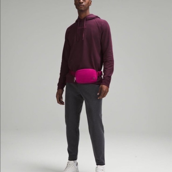 Lululemon Everywhere Belt Bag Wild Berry - Picture 6 of 9